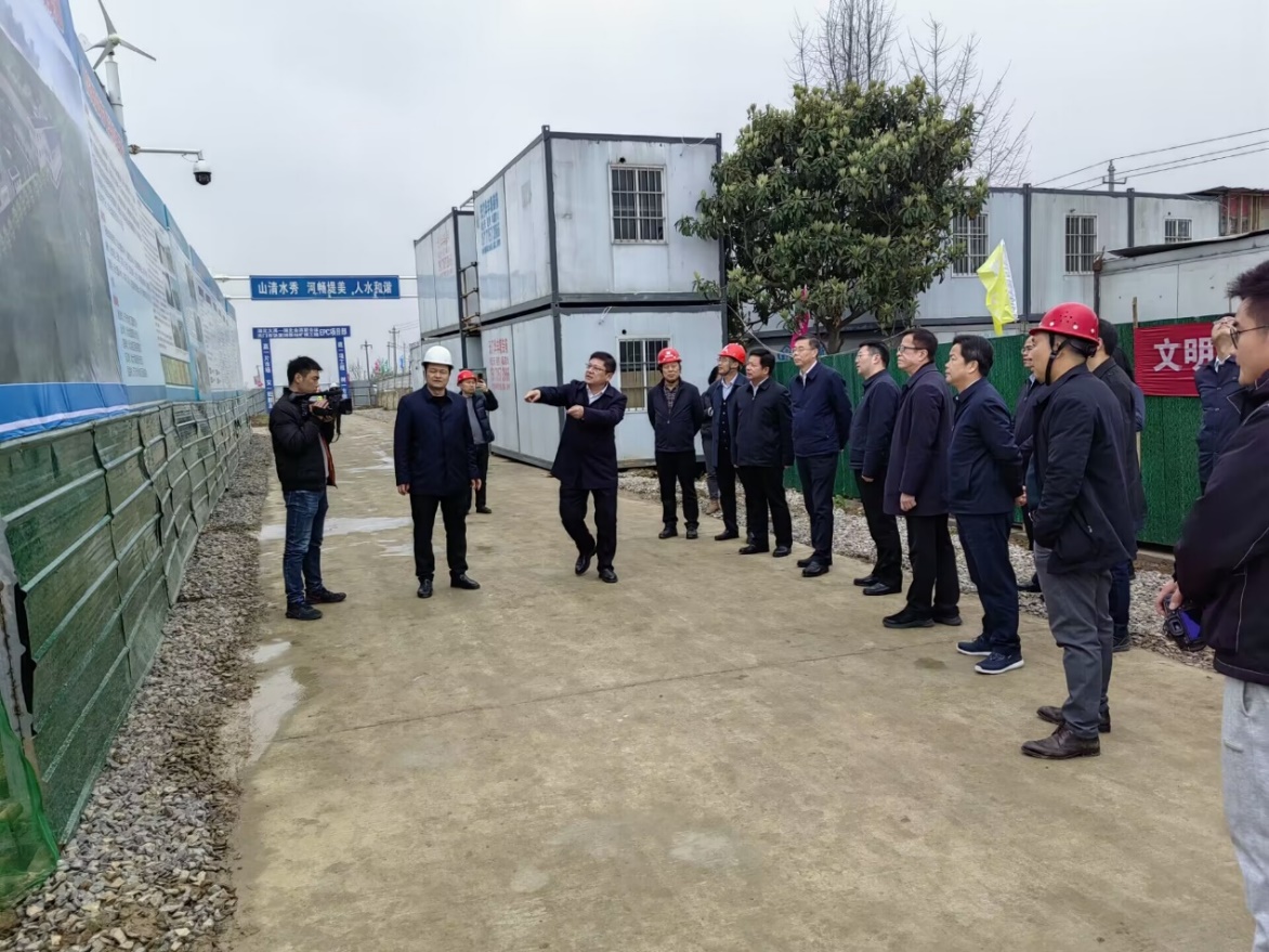 副省長(zhǎng)吳海濤一行調(diào)研天門市張家湖泵站擴(kuò)建工程現(xiàn)場(chǎng).jpg